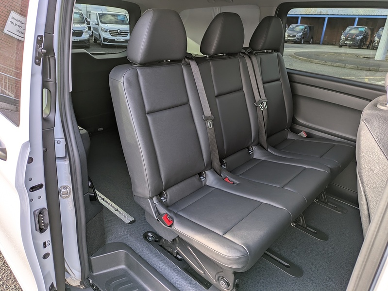 Mercedes-Benz 2.0 119 CDI SELECT Crew Van Double Cab 5dr Diesel G-Tronic RWD L2 Euro 6 (s/s) (190 ps)