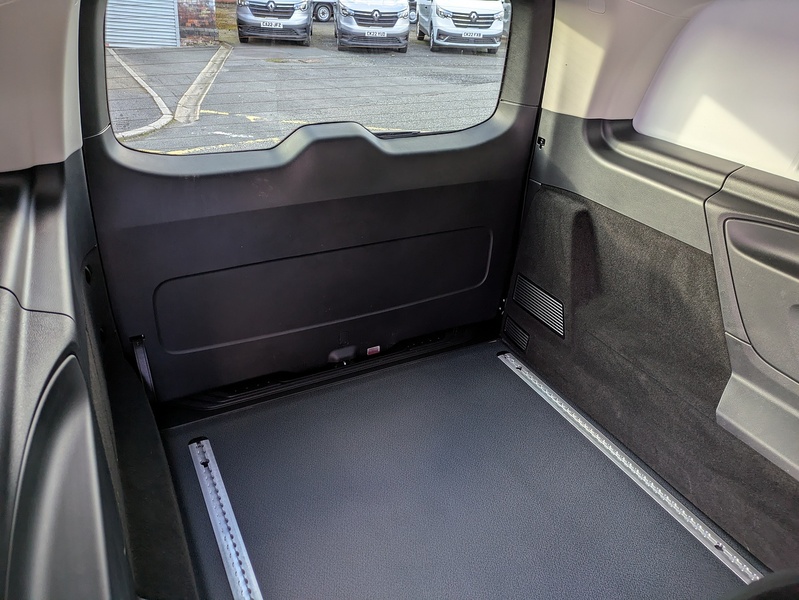 Mercedes-Benz 2.0 119 CDI SELECT Crew Van Double Cab 5dr Diesel G-Tronic RWD L2 Euro 6 (s/s) (190 ps)