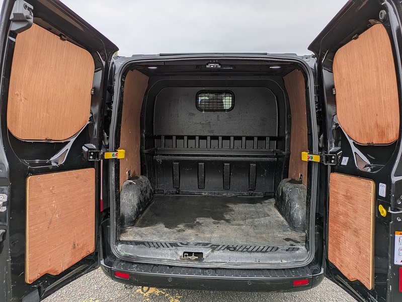 Ford 2.0 320 EcoBlue Limited Crew Van Double Cab 5dr Diesel Manual L1 H1 Euro 6 (s/s) (130 ps)