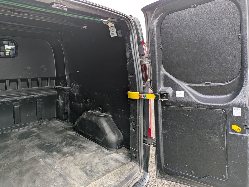 Ford 2.0 320 EcoBlue Limited Crew Van Double Cab 5dr Diesel Manual L2 H1 Euro 6 (s/s) (6 Seat) (130 ps)
