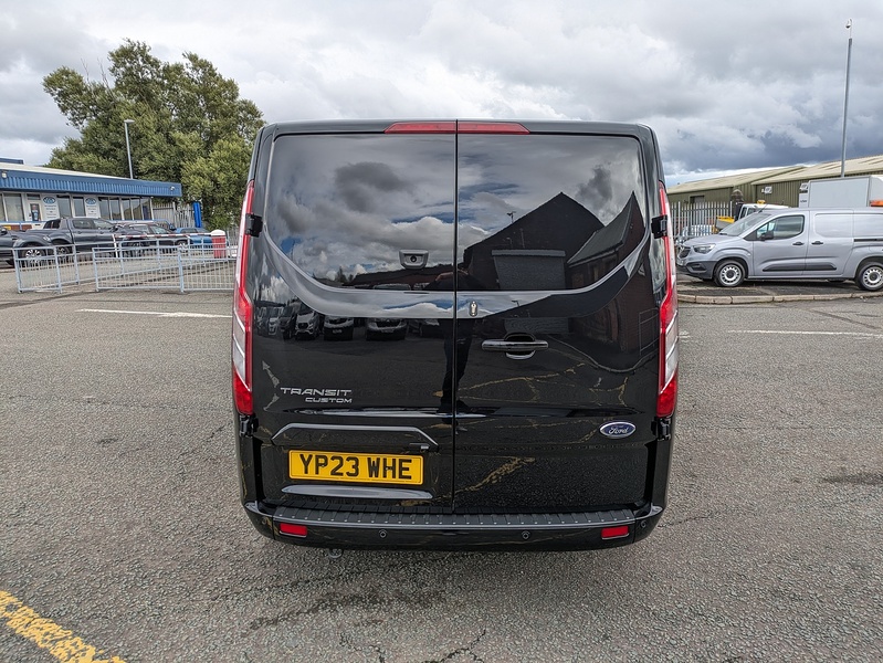 Ford 2.0 320 EcoBlue Limited Crew Van Double Cab 5dr Diesel Manual L2 H1 Euro 6 (s/s) (130 ps)