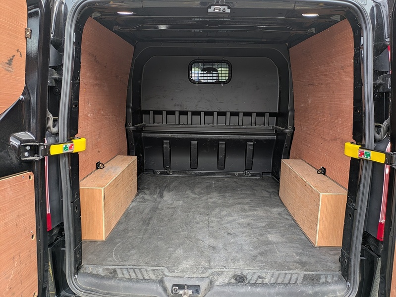 Ford 2.0 320 EcoBlue Limited Crew Van Double Cab 5dr Diesel Manual L2 H1 Euro 6 (s/s) (130 ps)