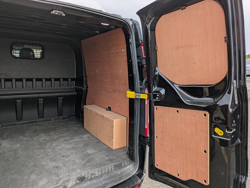 Ford 2.0 320 EcoBlue Limited Crew Van Double Cab 5dr Diesel Manual L2 H1 Euro 6 (s/s) (130 ps)