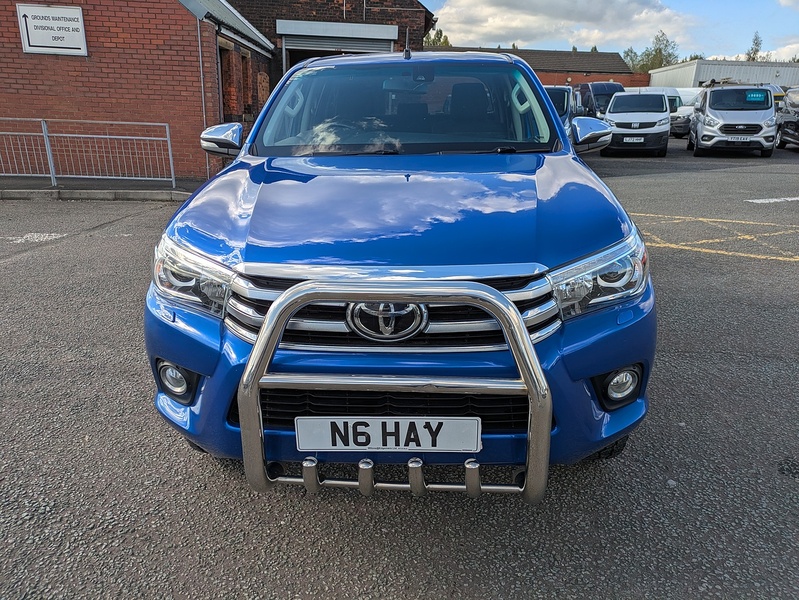 Toyota 2.4 D-4D Invincible Pickup Double Cab 4dr Diesel Auto 4WD Euro 6 (TSS, 3.5t) (150 ps)