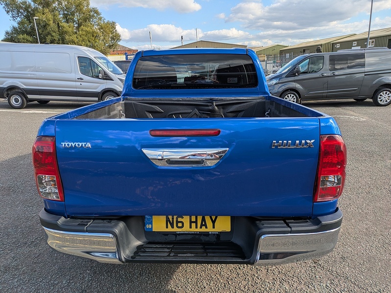 Toyota 2.4 D-4D Invincible Pickup Double Cab 4dr Diesel Auto 4WD Euro 6 (TSS, 3.5t) (150 ps)