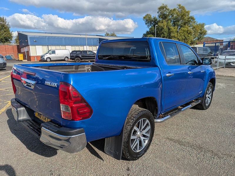 Toyota 2.4 D-4D Invincible Pickup Double Cab 4dr Diesel Auto 4WD Euro 6 (TSS, 3.5t) (150 ps)