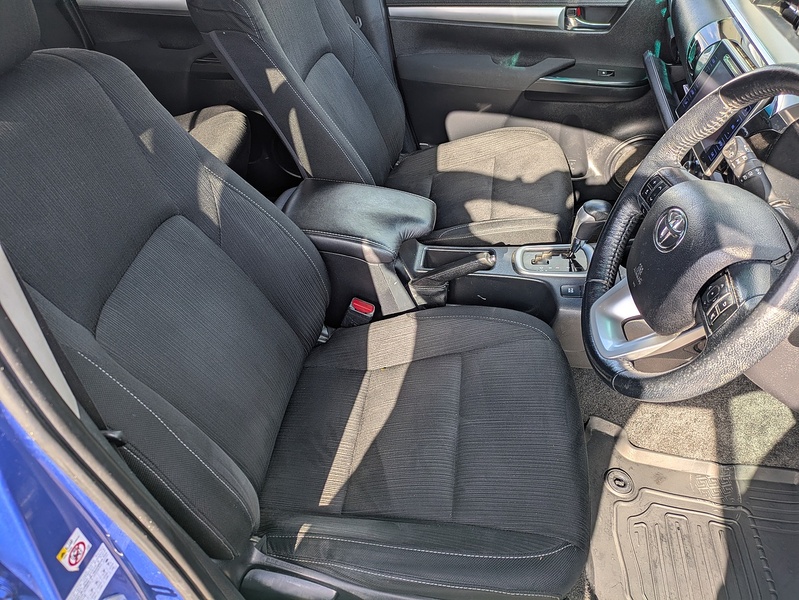 Toyota 2.4 D-4D Invincible Pickup Double Cab 4dr Diesel Auto 4WD Euro 6 (TSS, 3.5t) (150 ps)