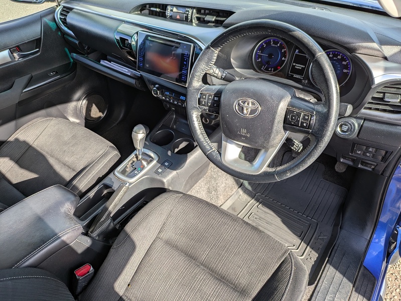 Toyota 2.4 D-4D Invincible Pickup Double Cab 4dr Diesel Auto 4WD Euro 6 (TSS, 3.5t) (150 ps)