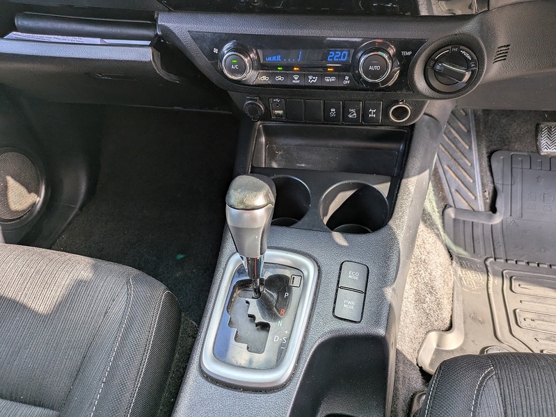 Toyota 2.4 D-4D Invincible Pickup Double Cab 4dr Diesel Auto 4WD Euro 6 (TSS, 3.5t) (150 ps)