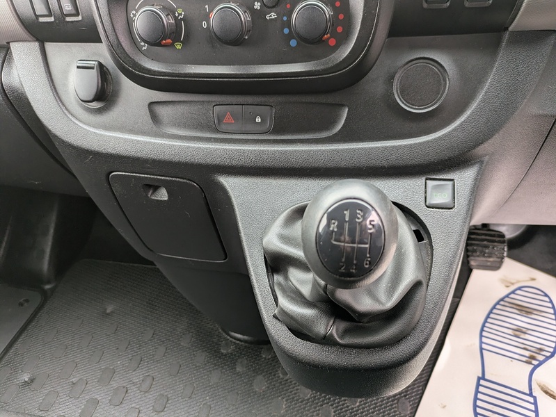 Renault 1.6 dCi 29 Business Panel Van 5dr Diesel Manual LWB Standard Roof Euro 5 (115 ps)