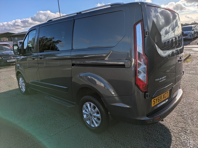 Ford 2.0 300 EcoBlue Limited Crew Van Double Cab 5dr Diesel Manual L1 H1 Euro 6 (s/s) (6 Seat) (170 ps)