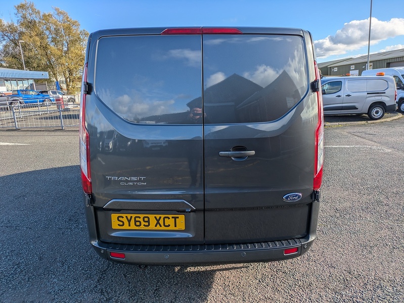 Ford 2.0 300 EcoBlue Limited Crew Van Double Cab 5dr Diesel Manual L1 H1 Euro 6 (s/s) (6 Seat) (170 ps)