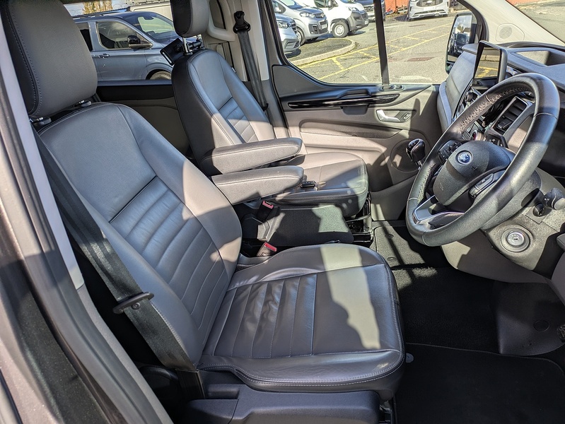 Ford 2.0 300 EcoBlue Limited Crew Van Double Cab 5dr Diesel Manual L1 H1 Euro 6 (s/s) (6 Seat) (170 ps)