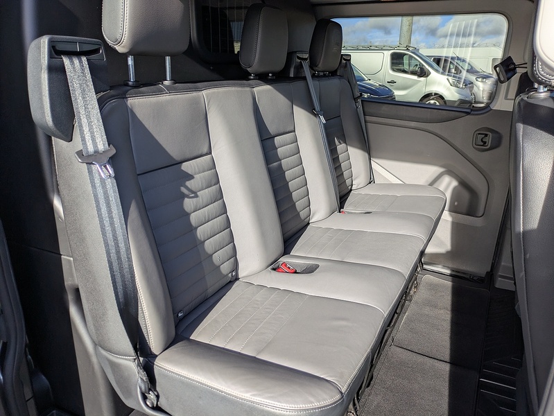 Ford 2.0 300 EcoBlue Limited Crew Van Double Cab 5dr Diesel Manual L1 H1 Euro 6 (s/s) (6 Seat) (170 ps)