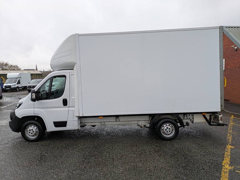 Peugeot BlueHDi 335 Built for Business 2.2  Luton Box van Manual Diesel