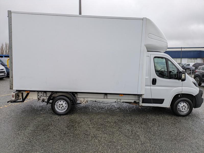 Peugeot BlueHDi 335 Built for Business 2.2  Luton Box van Manual Diesel