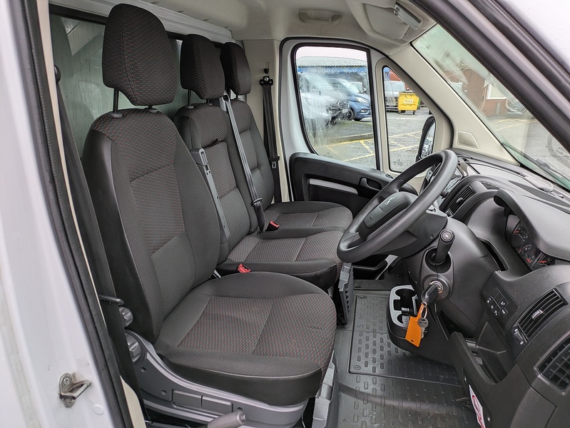 Peugeot BlueHDi 335 Built for Business 2.2  Luton Box van Manual Diesel