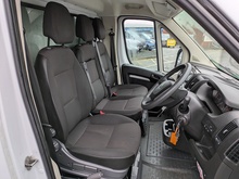 BlueHDi 335 Built for Business 2.2  Luton Box van Manual Diesel