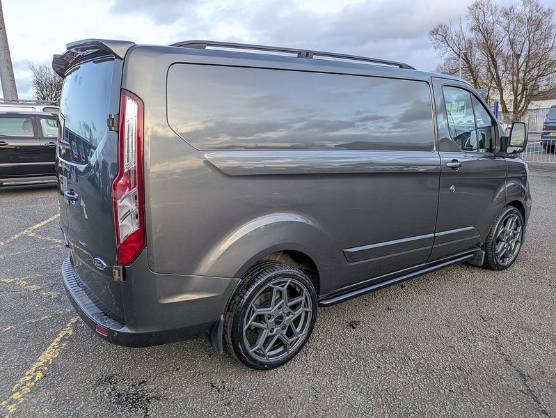 Ford 2.0 300 EcoBlue Limited Panel Van 5dr Diesel Auto L1 H1 Euro 6 (s/s) (170 ps)