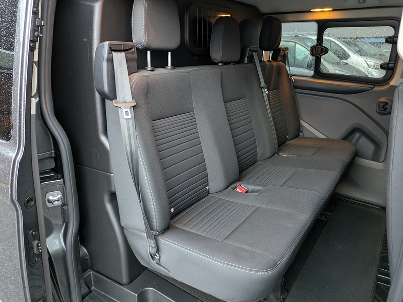 Ford 2.0 320 EcoBlue Limited Crew Van Double Cab 5dr Diesel Manual L2 H1 Euro 6 (s/s) (130 ps)