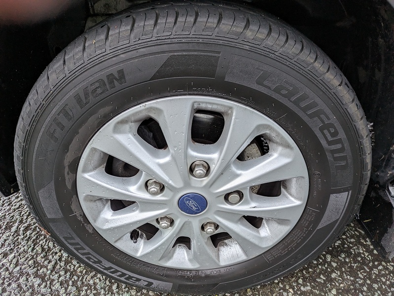 Ford 2.0 320 EcoBlue Limited Crew Van Double Cab 5dr Diesel Manual L2 H1 Euro 6 (s/s) (130 ps)