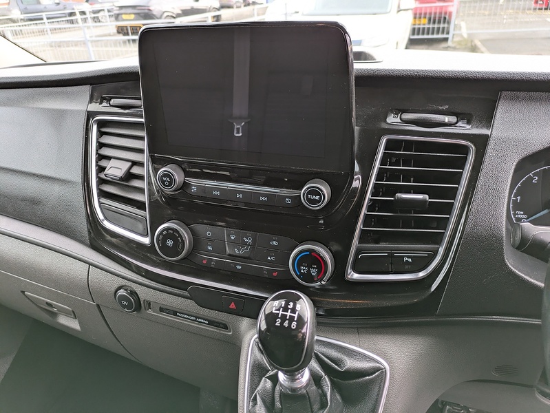 Ford 2.0 320 EcoBlue Limited Crew Van Double Cab 5dr Diesel Manual L1 H1 Euro 6 (6 Seat) (130 ps)