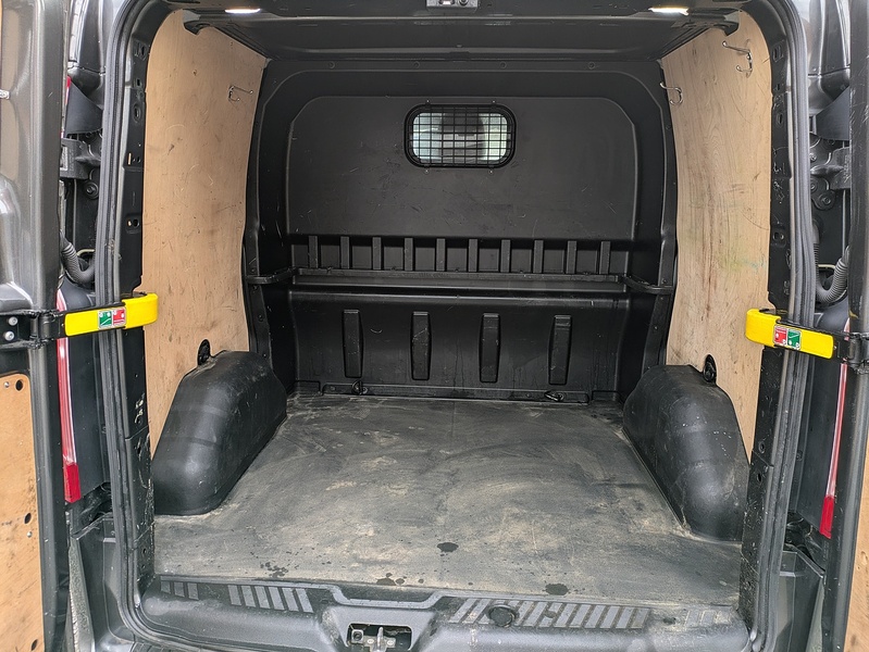 Ford 2.0 320 EcoBlue Limited Crew Van Double Cab 5dr Diesel Manual L1 H1 Euro 6 (6 Seat) (130 ps)