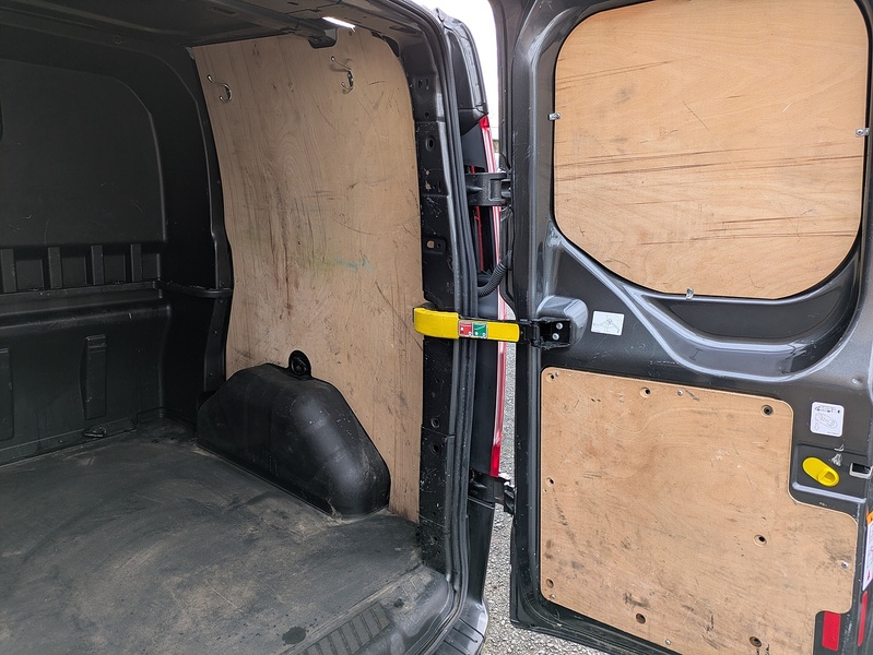 Ford 2.0 320 EcoBlue Limited Crew Van Double Cab 5dr Diesel Manual L1 H1 Euro 6 (6 Seat) (130 ps)