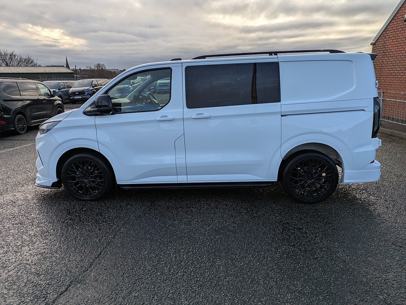 Ford 2.0 320 EcoBlue Limited Crew Van Double Cab 5dr Diesel Auto L1 H1 Euro 6 (s/s) (136 ps)