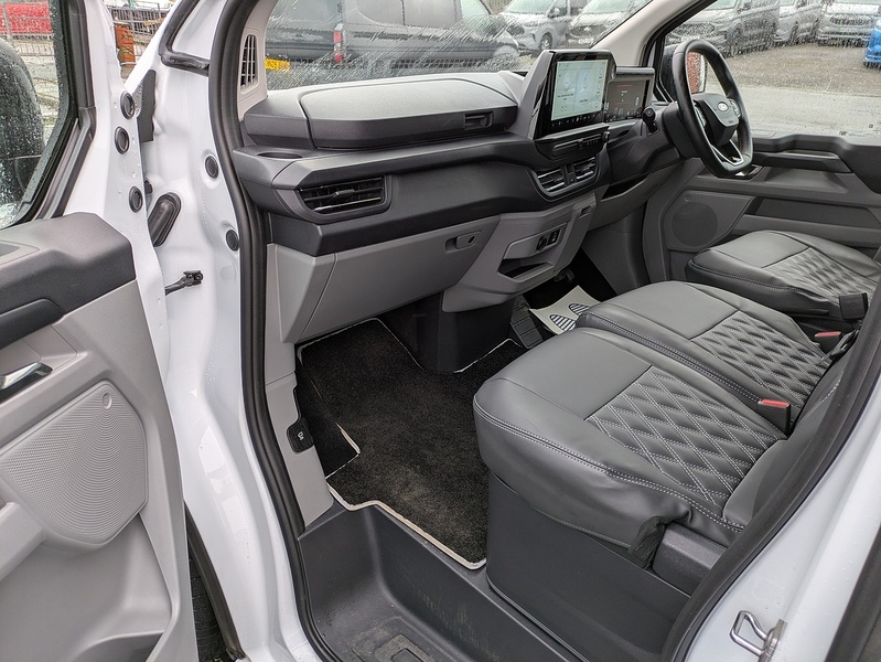 Ford 2.0 320 EcoBlue Limited Crew Van Double Cab 5dr Diesel Auto L1 H1 Euro 6 (s/s) (136 ps)