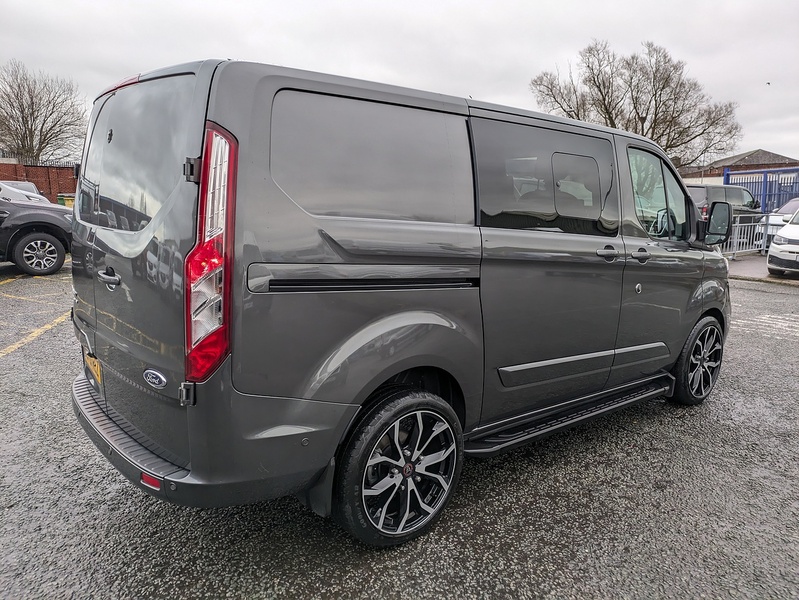 Ford 2.0 300 EcoBlue Limited Crew Van Double Cab 5dr Diesel Auto L1 H1 Euro 6 (s/s) (170 ps)