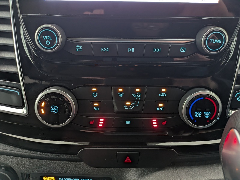 Ford 2.0 300 EcoBlue Limited Crew Van Double Cab 5dr Diesel Auto L1 H1 Euro 6 (s/s) (170 ps)