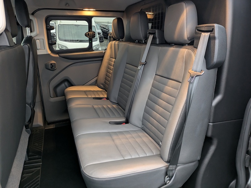 Ford 2.0 300 EcoBlue Limited Crew Van Double Cab 5dr Diesel Auto L1 H1 Euro 6 (s/s) (170 ps)