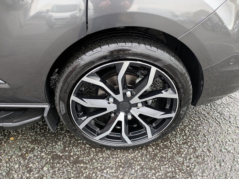 Ford 2.0 300 EcoBlue Limited Crew Van Double Cab 5dr Diesel Auto L1 H1 Euro 6 (s/s) (170 ps)