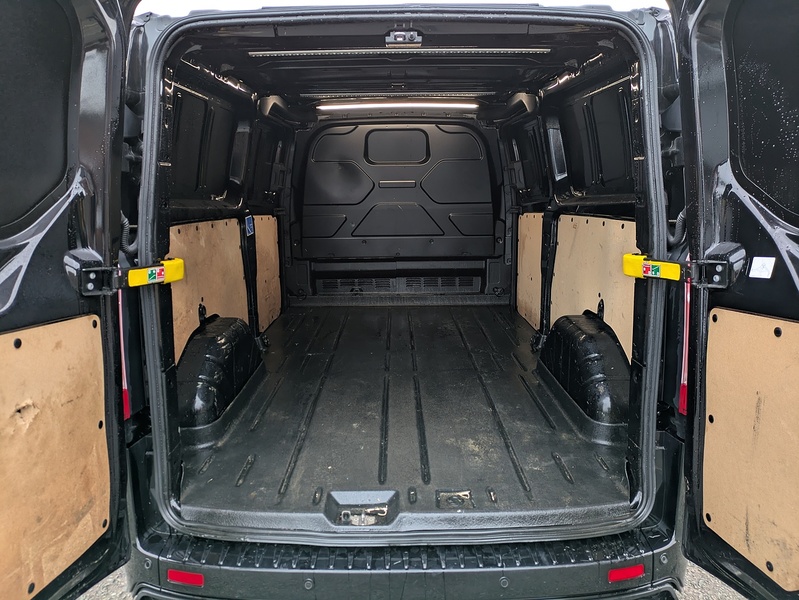 Ford 2.0 320 EcoBlue Limited Panel Van 5dr Diesel Auto L2 H1 Euro 6 (170 ps)