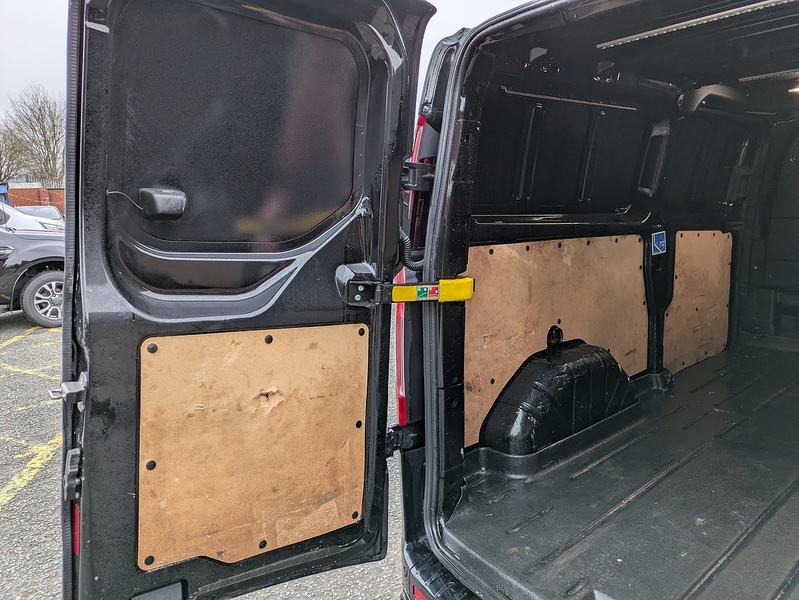 Ford 2.0 320 EcoBlue Limited Panel Van 5dr Diesel Auto L2 H1 Euro 6 (170 ps)