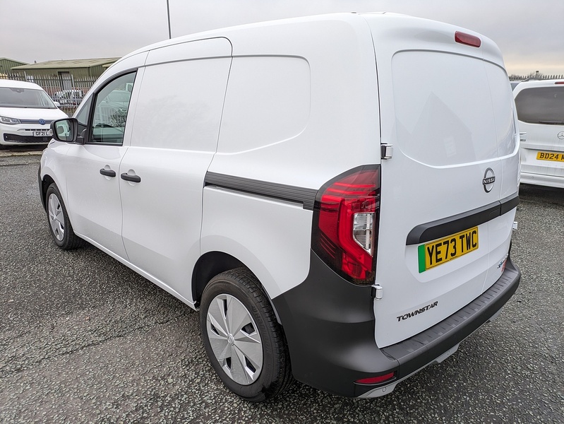 Nissan 45kWh Acenta Panel Van 6dr Electric Auto L1 (122 ps)