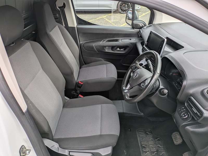 Vauxhall 1.5 Turbo D 2300 Dynamic Panel Van 5dr Diesel Auto L1 H1 Euro 6 (s/s) (130 ps)