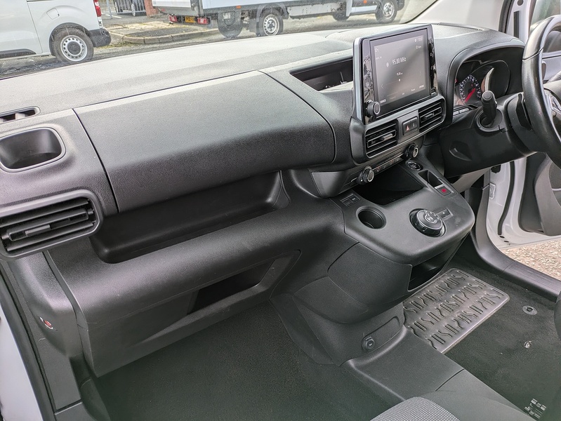 Vauxhall 1.5 Turbo D 2300 Dynamic Panel Van 5dr Diesel Auto L1 H1 Euro 6 (s/s) (130 ps)