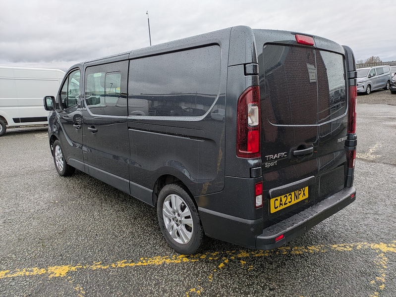 Renault 2.0 dCi Blue LL30 Sport Crew Van Double Cab 6dr Diesel Manual L2 H1 Euro 6 (s/s) (150 ps)