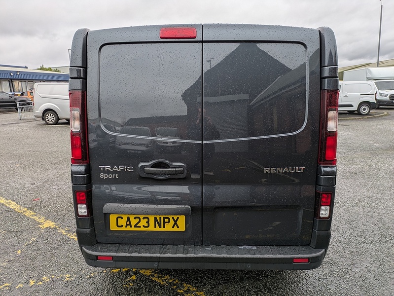 Renault 2.0 dCi Blue LL30 Sport Crew Van Double Cab 6dr Diesel Manual L2 H1 Euro 6 (s/s) (150 ps)