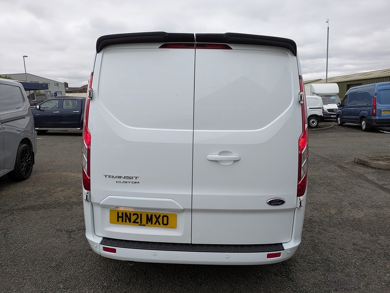 Ford 2.0 320 EcoBlue Limited Crew Van Double Cab 5dr Diesel Manual L2 H1 Euro 6 (s/s) (6 Seat) (130 ps)