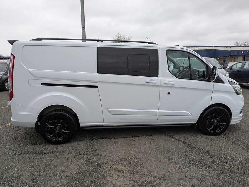 Ford 2.0 320 EcoBlue Limited Crew Van Double Cab 5dr Diesel Manual L2 H1 Euro 6 (s/s) (6 Seat) (130 ps)