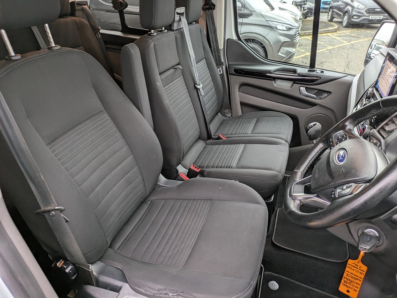 Ford 2.0 320 EcoBlue Limited Crew Van Double Cab 5dr Diesel Manual L2 H1 Euro 6 (s/s) (6 Seat) (130 ps)