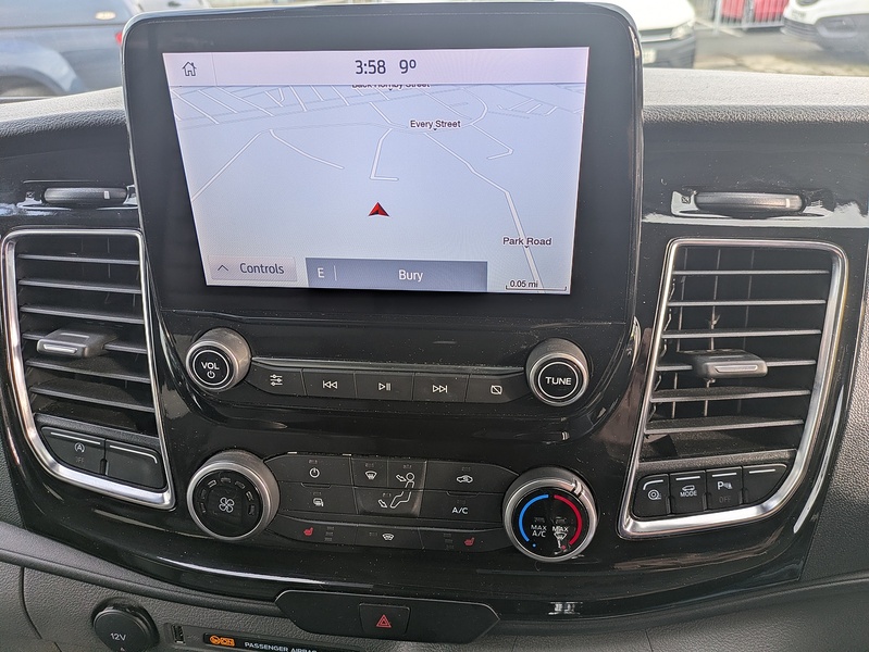 Ford 2.0 320 EcoBlue Limited Crew Van Double Cab 5dr Diesel Manual L2 H1 Euro 6 (s/s) (130 ps)