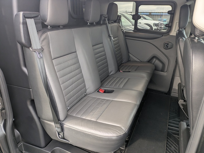 Ford 2.0 320 EcoBlue Limited Crew Van Double Cab 5dr Diesel Manual L2 H1 Euro 6 (s/s) (130 ps)