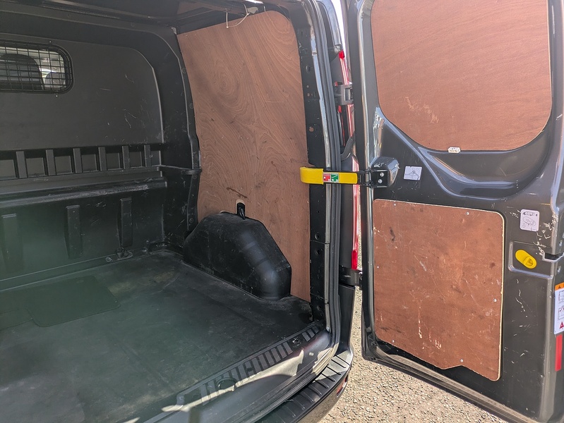 Ford 2.0 320 EcoBlue Limited Crew Van Double Cab 5dr Diesel Auto L1 H1 Euro 6 (s/s) (6 Seat) (130 ps)