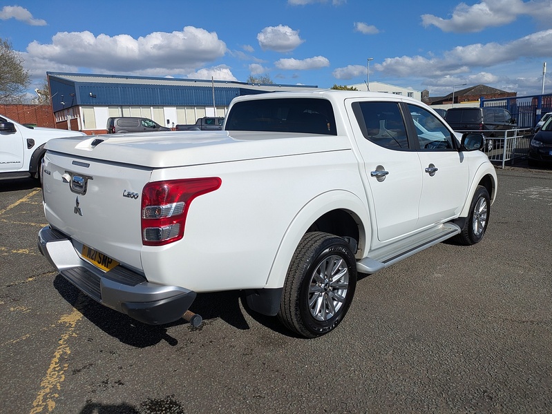 Mitsubishi 2.4 DI-D DC Barbarian Pickup Double Cab 4dr Diesel Auto 4WD Euro 6 (178 ps)