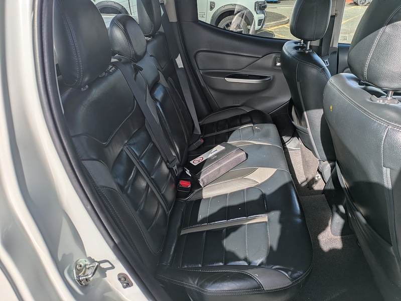 Mitsubishi 2.4 DI-D DC Barbarian Pickup Double Cab 4dr Diesel Auto 4WD Euro 6 (178 ps)