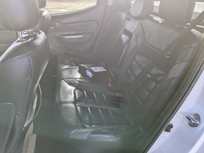 Mitsubishi 2.4 DI-D DC Barbarian Pickup Double Cab 4dr Diesel Auto 4WD Euro 6 (178 ps)